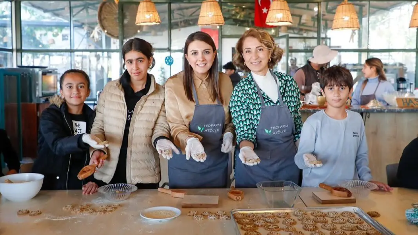 Minikler Sahada: Hasat Yaptılar, Eğlendiler